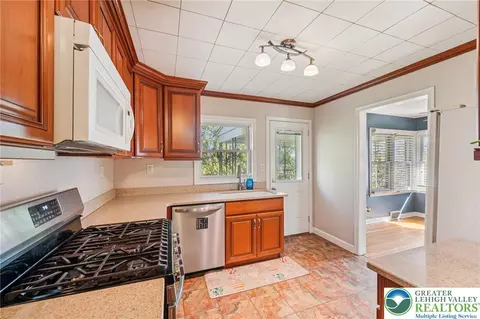 Kitchen - 732 Lyons St, Bethlehem, PA 18018 photo 4 of 4