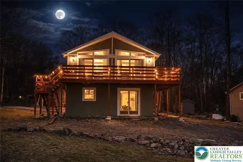 2224 Overlook Dr, Tobyhanna, PA 18466