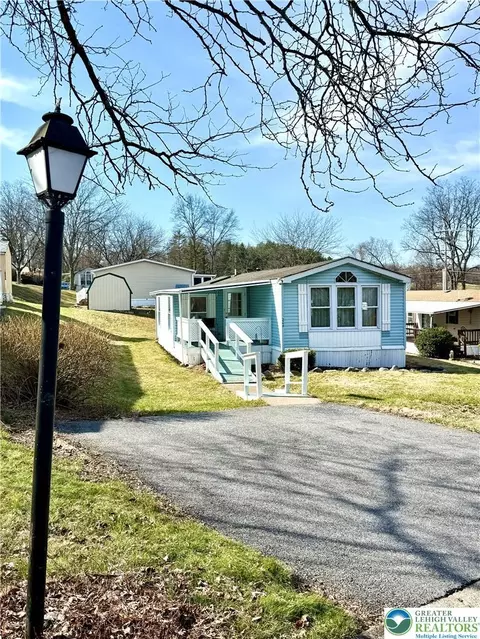 204 Molly Pitcher Rd, Mount Bethel, PA 18343