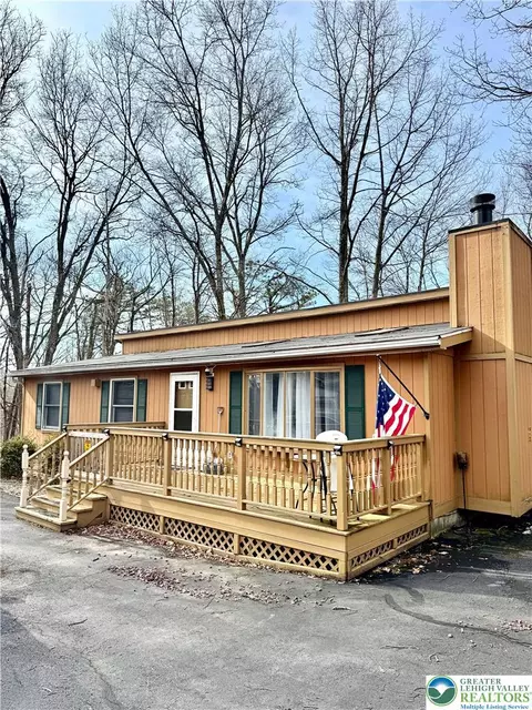 149 Motega Dr, Indian Mountain Lake, PA 18210