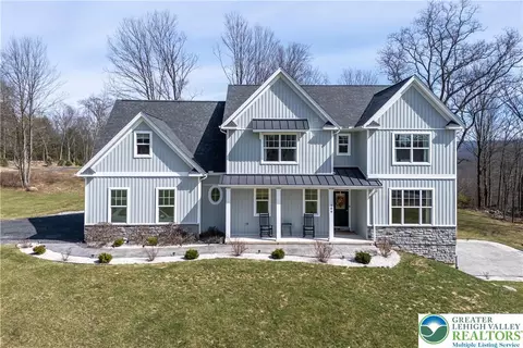 106 Lumbermill Ln, Stroudsburg, PA 18360