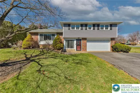 2805 Green Pond Rd, Palmer Township, PA 18045