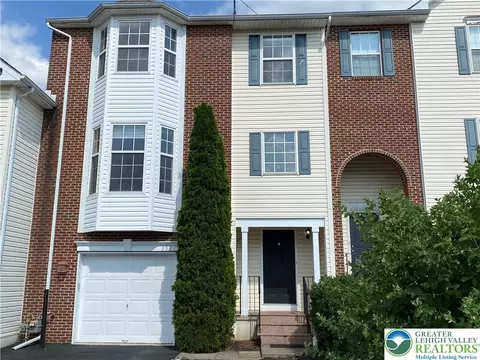 5527 W Spring Ridge Dr, Macungie, PA 18062
