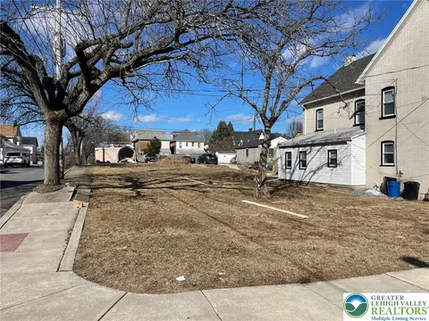 495 W Berwick St, Easton, PA 18042