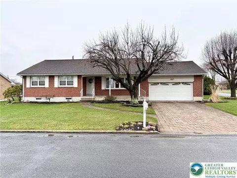 3858 Rosewood Ln, Whitehall Twp, PA 18052