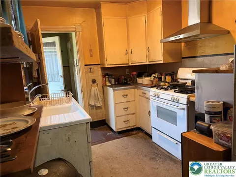 233 E Goepp, Bethlehem, PA 18018 photo 4