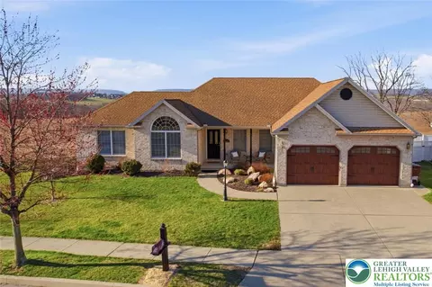 5529 Summit St, Cementon, PA 18052