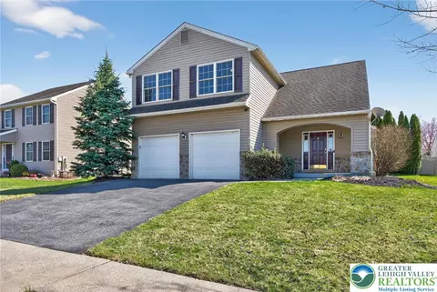 1952 Beaujolais Pl, Easton, PA 18045