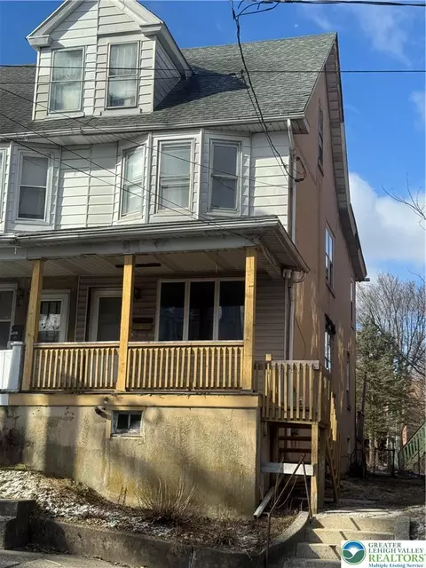 130 6th St, Coaldale, PA 18218