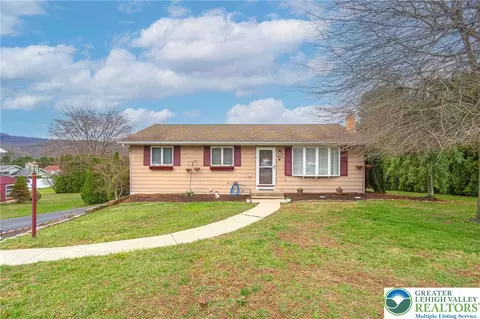 912 S Lincoln Ave, Walnutport, PA 18088