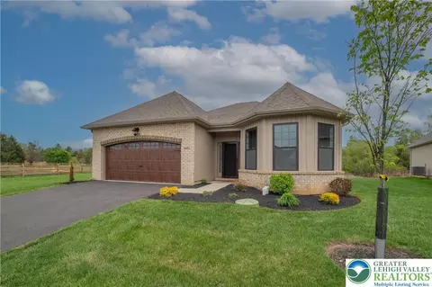 4085 Eveningstar Rd, Emmaus, PA 18049
