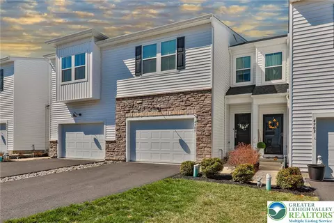 4905 Brookside Ct, Coopersburg, PA 18036