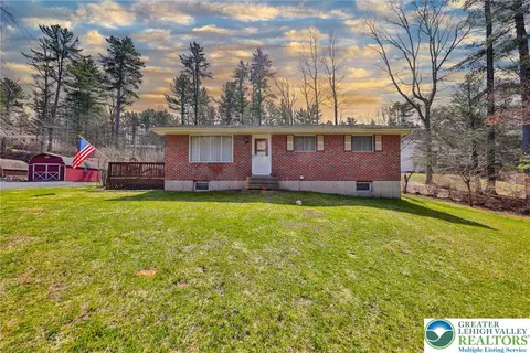 1481 Sherwood Forest Rd, Saylorsburg, PA 18353