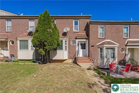 1405 Presidential Dr, Fullerton, PA 18052