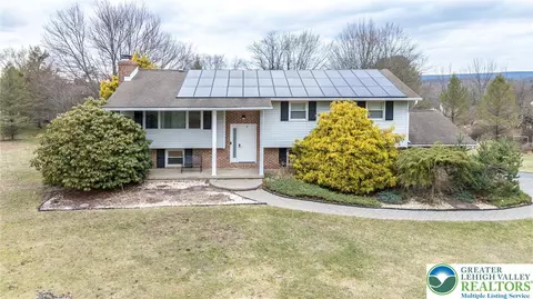 2152 Amlisa Rd, Nazareth, PA 18064