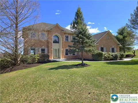 4123 Wyndemere Cir E, Schnecksville, PA 18078