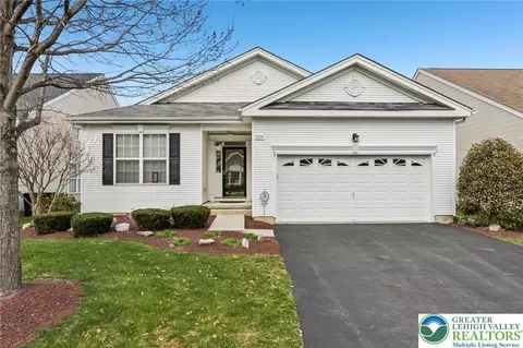 2113 Kingsview Rd, Macungie, PA 18062