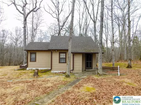 156 Pine Flats Colony Rd, Dingmans Ferry, PA 18328