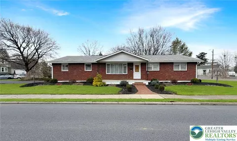 1060 Howertown Rd, Catasauqua, PA 18032