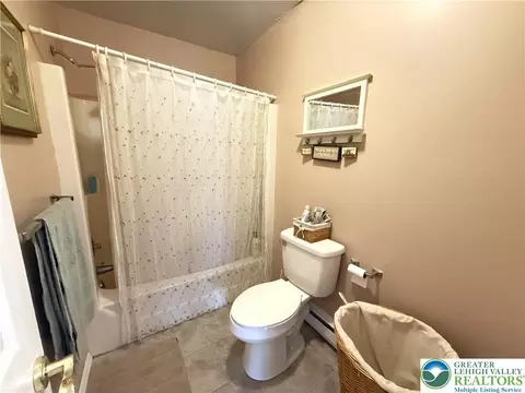 Bath - 5933 Decker Rd, Saw Creek, PA 18324 photo 2 of 3