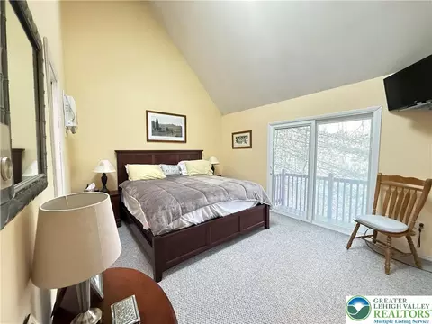 Bedroom - 5933 Decker Rd, Saw Creek, PA 18324 photo 2 of 8