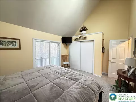 Bedroom - 5933 Decker Rd, Saw Creek, PA 18324 photo 3 of 8