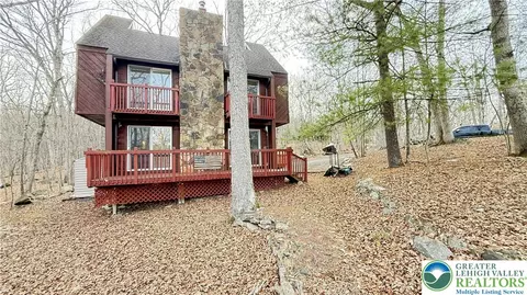 5933 Decker Rd, Saw Creek, PA 18324