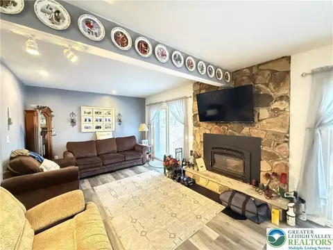 Living - 5933 Decker Rd, Saw Creek, PA 18324 photo 1 of 2