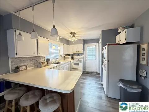 Kitchen - 5933 Decker Rd, Saw Creek, PA 18324 photo 1 of 1