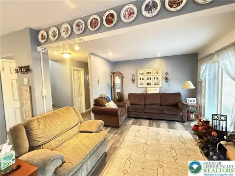 Living - 5933 Decker Rd, Saw Creek, PA 18324 photo 2 of 2