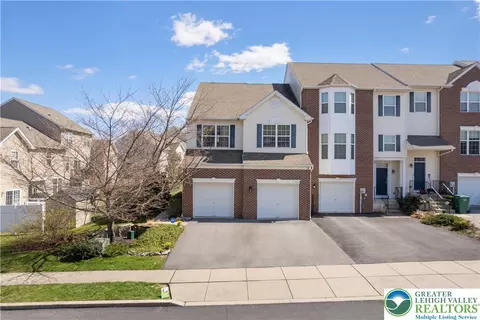 5459 Spring Ridge Dr W, Macungie, PA 18062