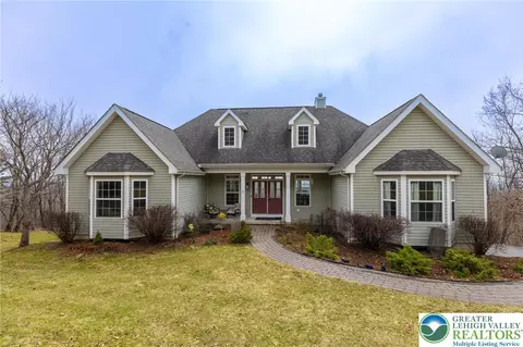 1231 Sky High Ter, Effort, PA 18330