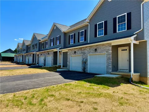 3874 E Grant St, Slatington, PA 18080