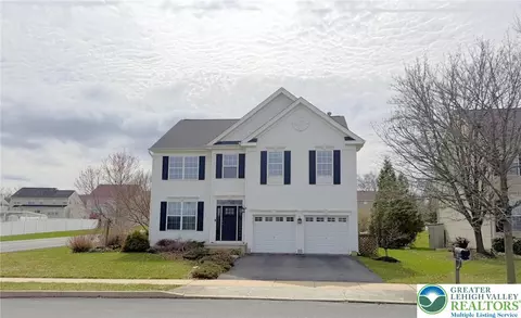 7524 Scenic View Dr, Macungie, PA 18062