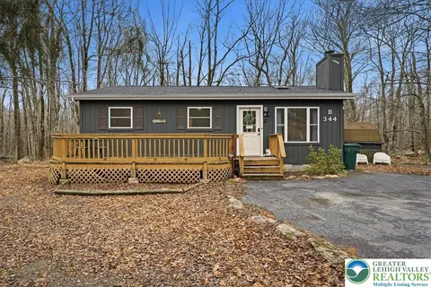 779 Country Place Dr, Coolbaugh Twp, PA 18466