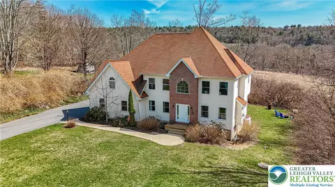2510 Rising Hill Dr, Saylorsburg, PA 18353