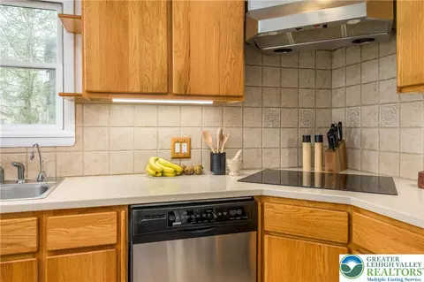 Kitchen - 6159 Decker Rd, Saw Creek, PA 18324 photo 4 of 4