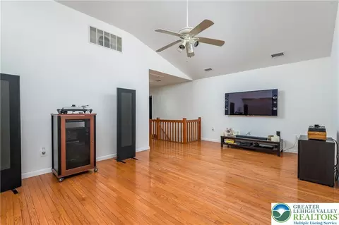 Living - 6159 Decker Rd, Saw Creek, PA 18324 photo 4 of 4