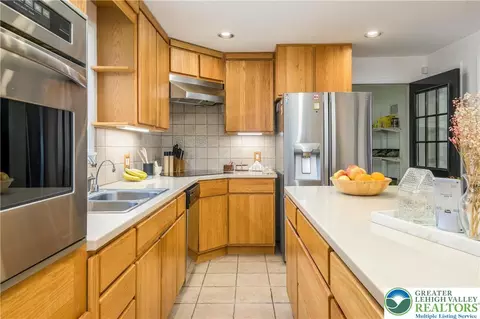 Kitchen - 6159 Decker Rd, Saw Creek, PA 18324 photo 3 of 4
