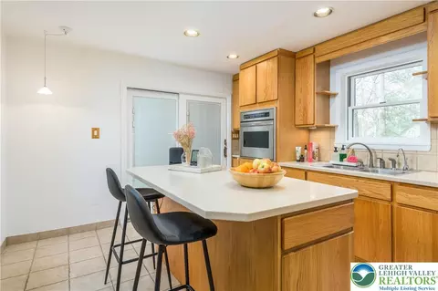 Kitchen - 6159 Decker Rd, Saw Creek, PA 18324 photo 2 of 4