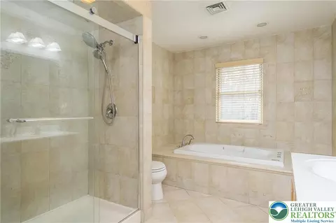 Bath - 6159 Decker Rd, Saw Creek, PA 18324 photo 3 of 5
