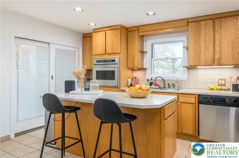 Kitchen - 6159 Decker Rd, Saw Creek, PA 18324 photo 1 of 4