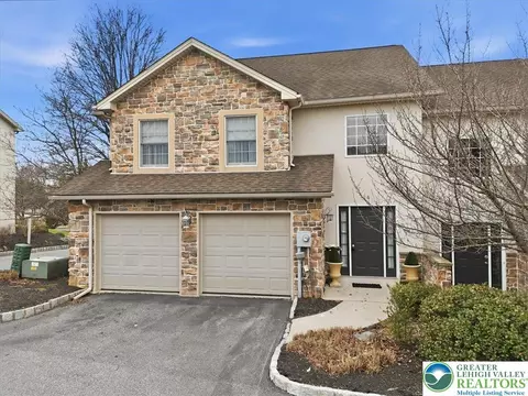 18 Holly Ct, Forks Twp, PA 18040