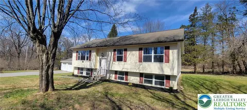 1111 Delabole Junction Rd, Pen Argyl, PA 18072