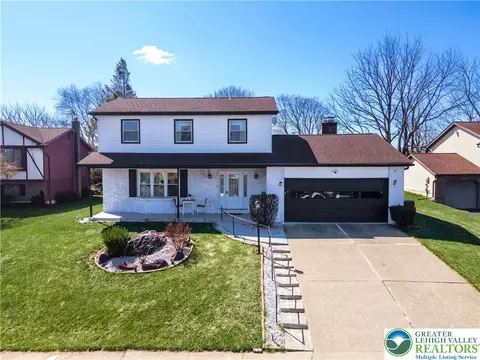 2950 Santee Dr, Bethlehem, PA 18017