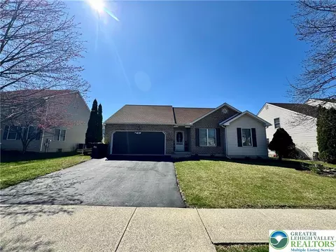 1942 Vintage Dr, Easton, PA 18045