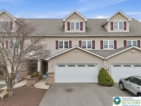 114 Sciota Garden Rd, Sciota, PA 18354 photo 2