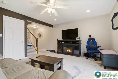 114 Sciota Garden Rd, Sciota, PA 18354 photo 10