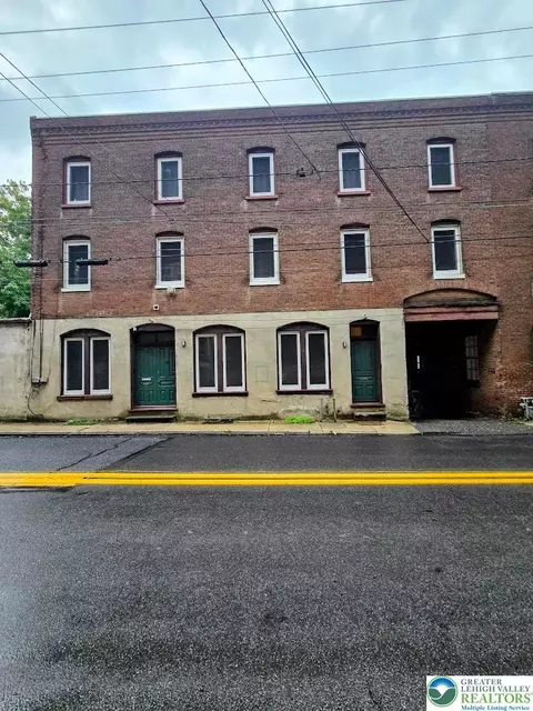 49 N Delaware Dr, Easton, PA 18042