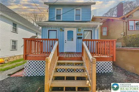 230 Chestnut St, Bangor, PA 18013